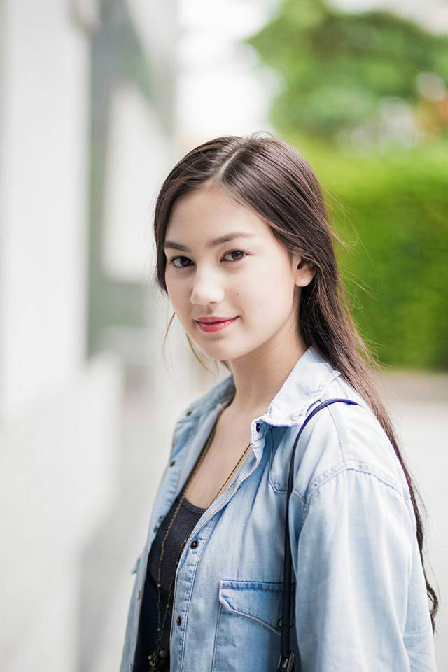 คลอดีน อทิตยา ประวัติ