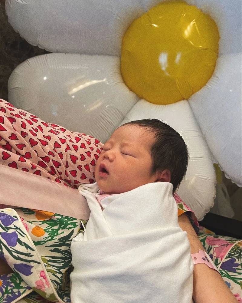  น้องแอบิเกล, ชมพู่ อารยา, ลูกสาว ชมพู่