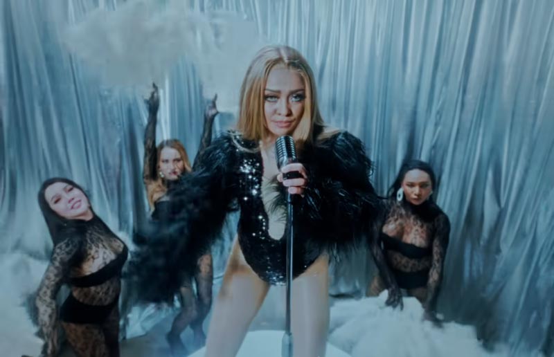 ยุ้ย ญาติเยอะ