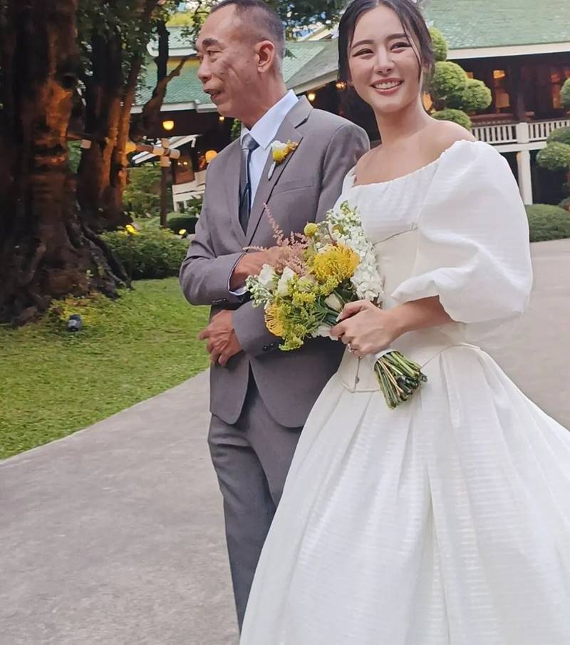 ใบเฟิร์น อัญชสา แต่งงาน