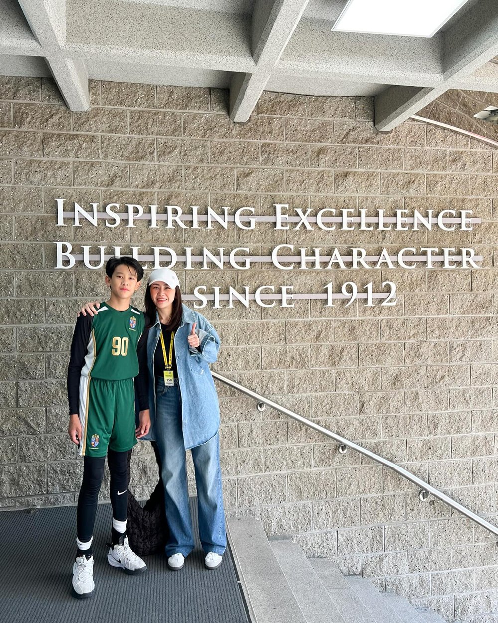 น้องนพ ลูกชาย นาเดีย โสณกุล บินเรียนต่อ Harrow อังกฤษ ลองยูนิฟอร์มหล่อเท่สมฐานะ 