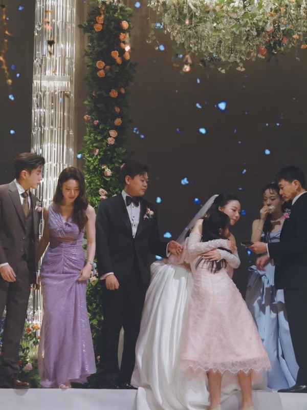 แอฟ ทักษอร โพสต์โมเมนต์หวานกับ นนกุล พร้อมภาพงานแต่ง ลูกน้ำ อลัน