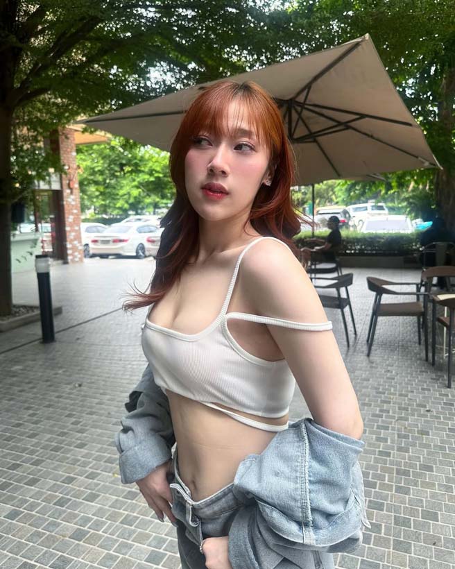 พลอยสุรีย์