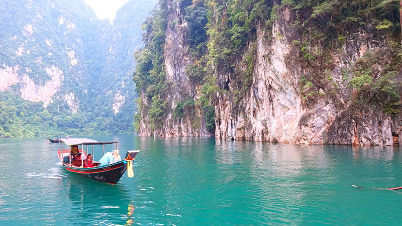 ล่องเรือชมเขื่อนรัชชประภา