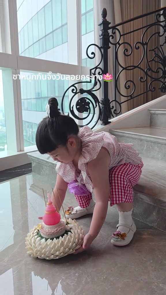 น้องแอบิเกล สวมชุดไทย ซ้อมลอยกระทง