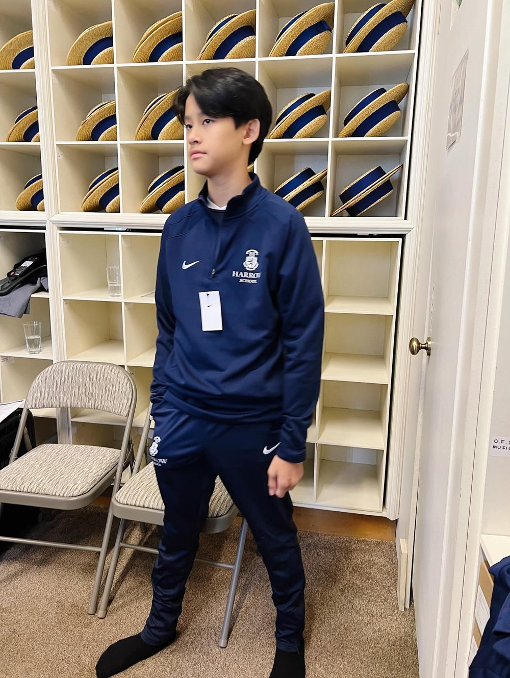 น้องนพ ลูกชาย นาเดีย โสณกุล บินเรียนต่อ Harrow อังกฤษ ลองยูนิฟอร์มหล่อเท่สมฐานะ 