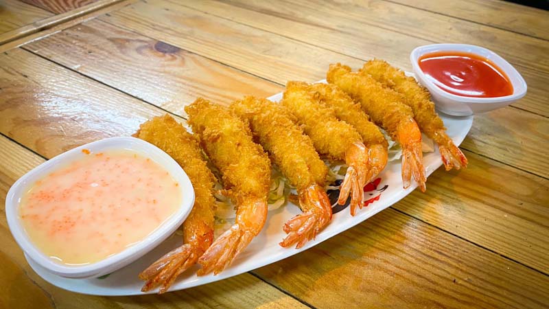 ลาบเมืองกรุง กุ้งทอดกรอบ