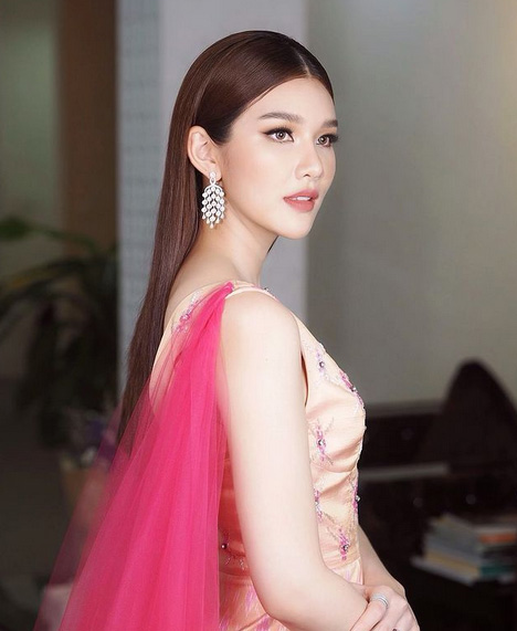 จุ๊บจิ๊บ ธนพร