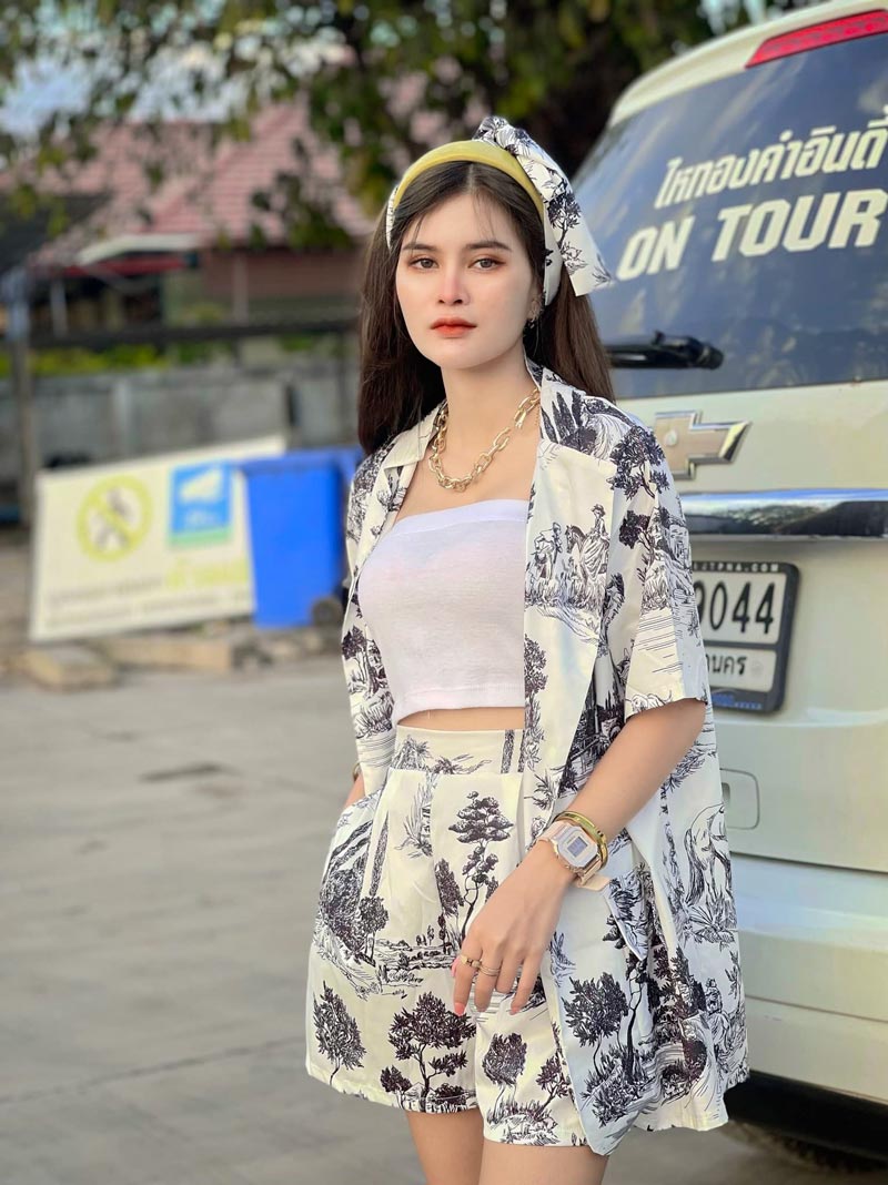 เอ๋ มิรา