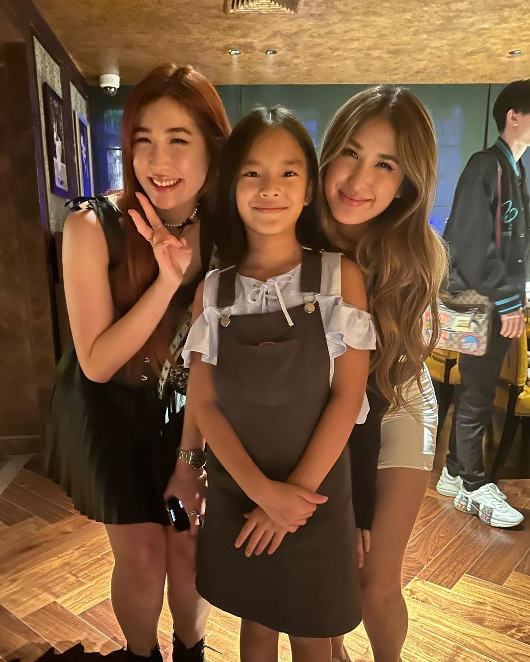 แอฟ พา น้องปีใหม่ ไปหา ปู่ไพวงษ์ แชะภาพอบอุ่น มื้อนี้อิ่มอร่อยพร้อมหน้า ...
