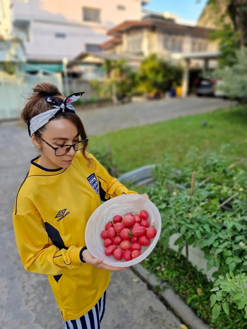 ปาล์มมี่ พาชมสวนมะเขือเทศในสไตล์ยูทูบเบอร์มือใหม่