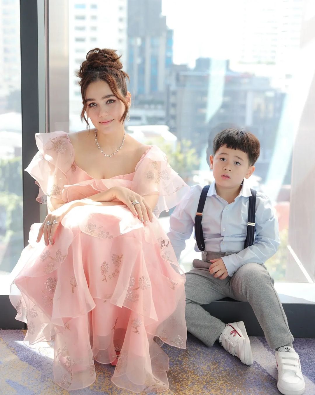 ชมพู่ อารยา