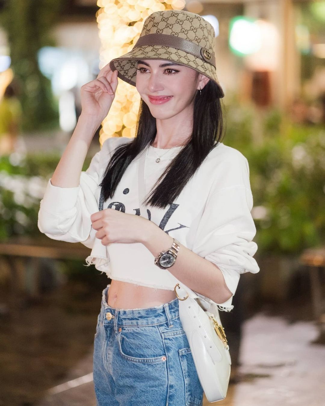 ใหม่ ดาวิกา