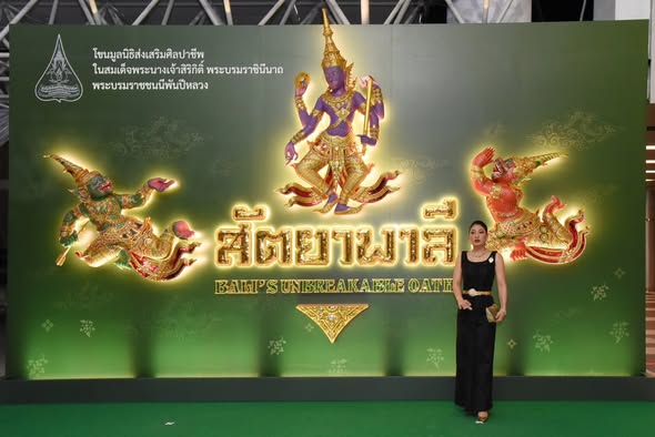 เจ้าฟ้าสิริวัณณวรีฯ ทรงฉลองพระองค์ชุดไทยดุสิต เสด็จไปทอดพระเนตรโขน