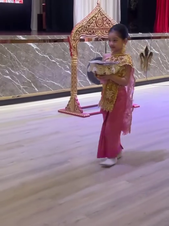 น้องวีจิ ลูกสาว หนุ่ม ศรราม แต่งชุดไทย สวยออร่า