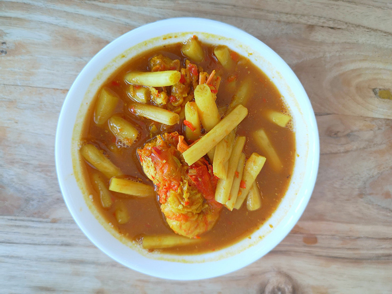 แกงเหลืองไหลบัวกุ้ง