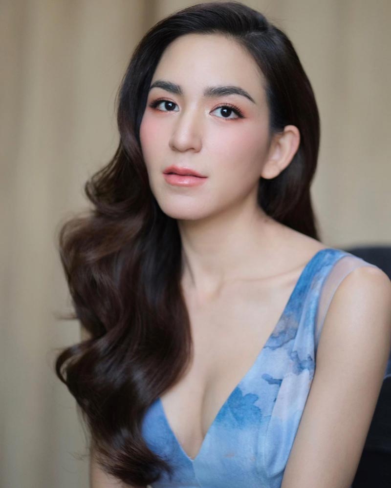 พลอย ชิดจันทร์