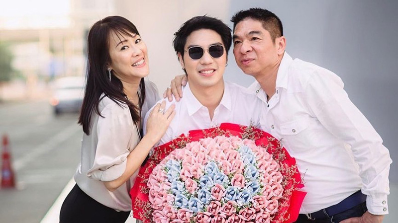 ไวท์ ณวัชร์