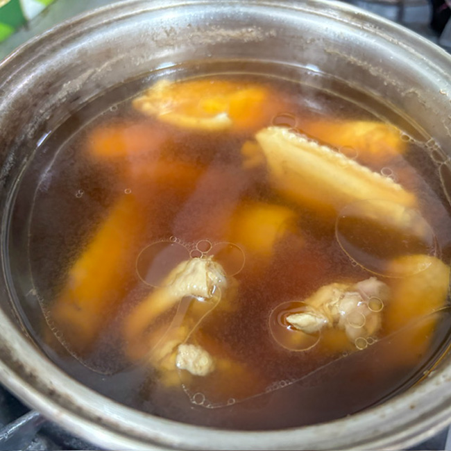 ราเมงเกี๊ยวหมูหางยาว ซุปไก่ กับปีกไก่ตุ๋นซอส เมนูเส้น อาหารจานเดียว เกี๊ยวหมู สูตรอาหาร