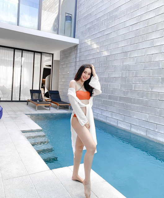 แคท อาทิติยา ชุดว่ายน้ำ