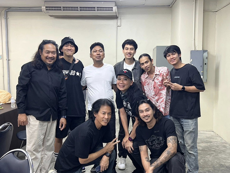 เปิดภาพล่าสุด เสก โลโซ โชว์คอนเสิร์ตนอกเรือนจำ