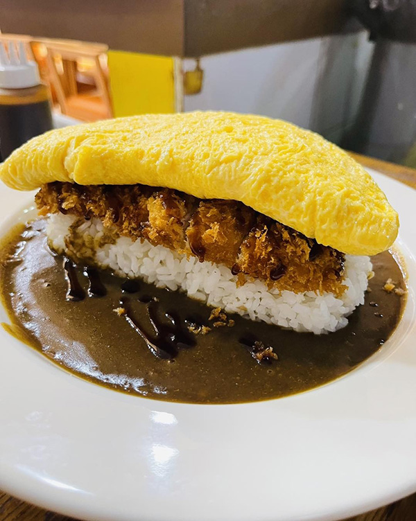 ร้านอาหารจานยักษ์ Gold Curry Bangkok
