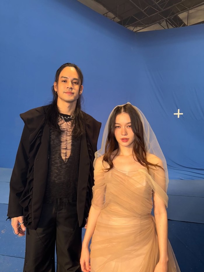 วี วิโอเลต, เก้า จิรายุ