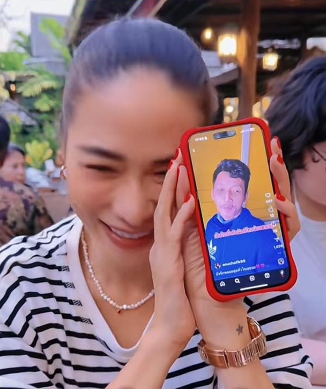 พลอย เฌอมาลย์ ลงคลิปหนุ่มคนดังตามจีบ