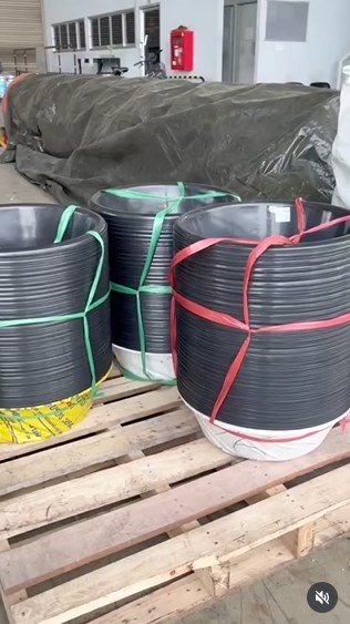 ชมพู่ อารยา ไม่อยู่เฉย ! ส่งของบริจาคชายแดน ไทย-กัมพูชา