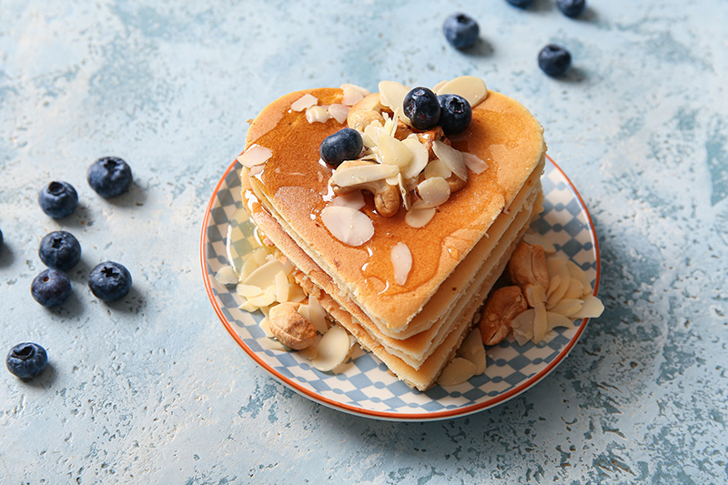 แพนเค้กบลูเบอร์รี เมนูอาหารรูปหัวใจ ไอเดียอาหารวันวาเลนไทน์