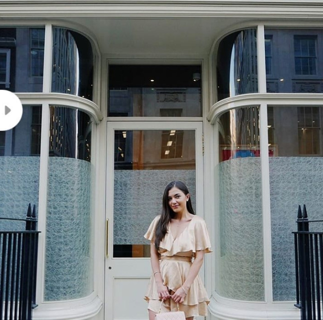 อนิชา อิซา คาเลบิก ประวัติ