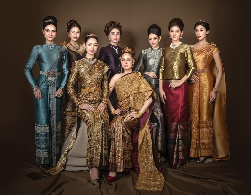 ดาราชุดไทย