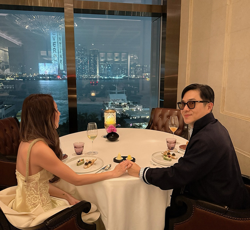 หมอช้าง ลงรูปคู่ภรรยา ฉลองรัก 17 ปี 