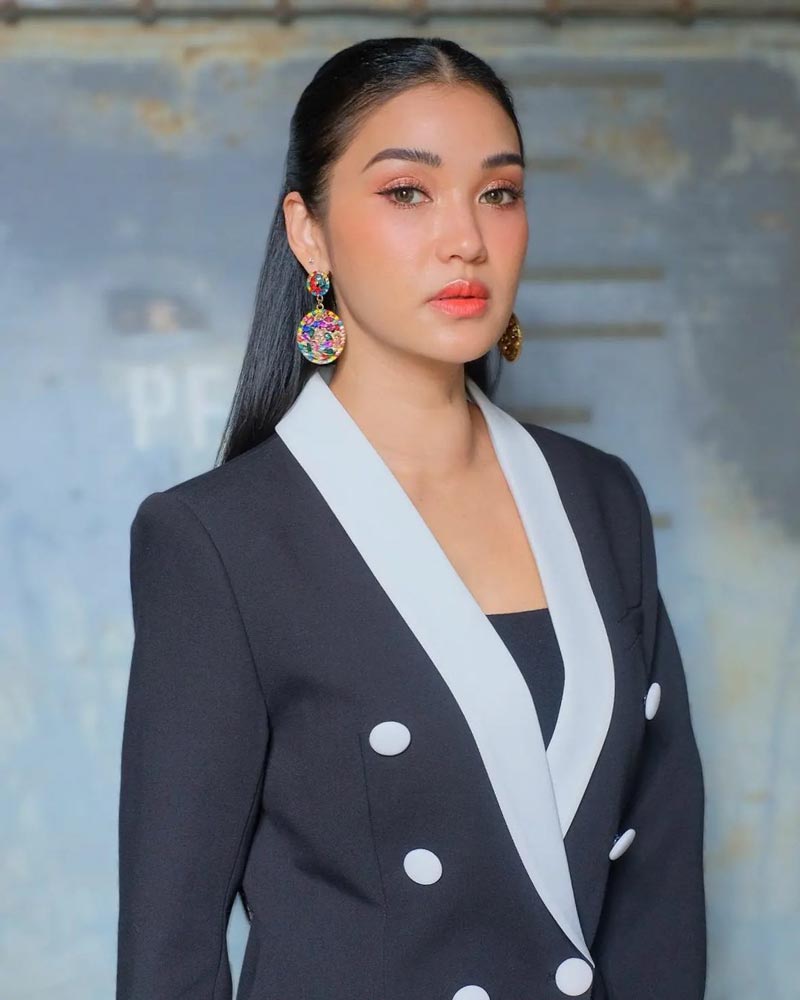 ชมพู่ ก่อนบ่าย