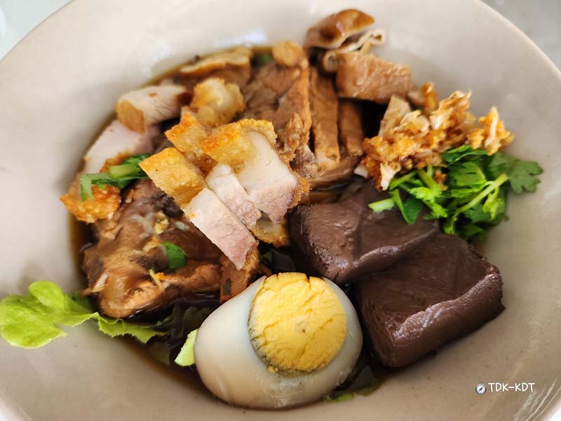 ก๋วยจั๊บโบราณ by ชาออม ภูเก็ต