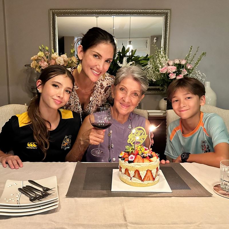 แม่ซินดี้ สิรินยา 