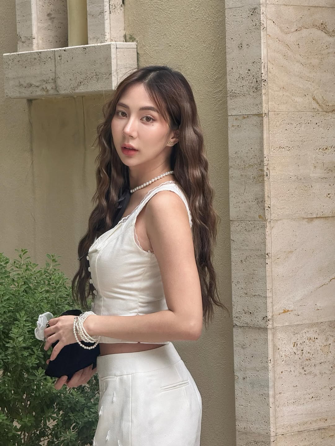 น้ำฝน ปริตา เซ็กซี่เขย่าไอจี กับชุดนุ่งสั้นชวนฝัน