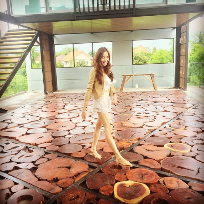 พลอย ชิดจันทร์