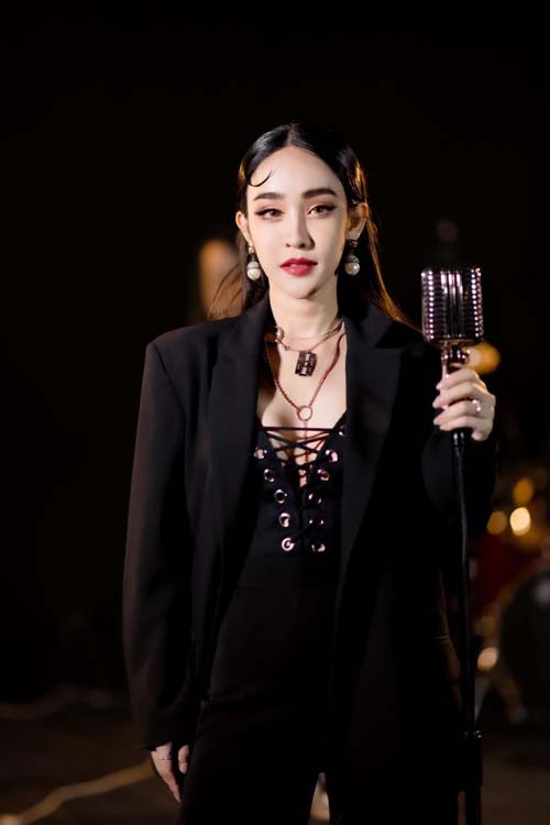 กิ๊ก รุ่งนภา  