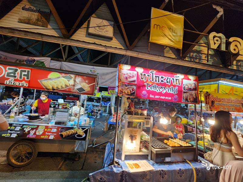 ตลาดโต้รุ่งช้างเผือก, ตลาดโต้รุ่งประตูเชียงใหม่, กาดหลวงกลางคืน