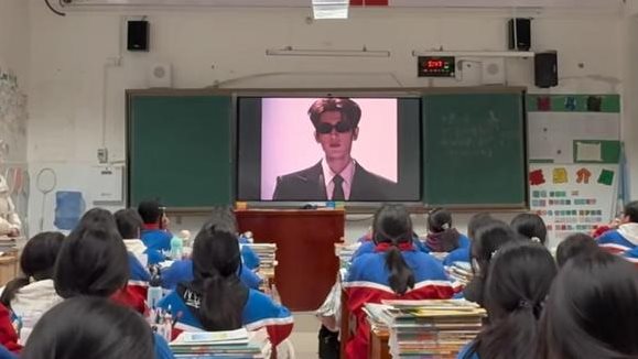 จางหลิงเฮ่อ พระเอก ล่าหยก