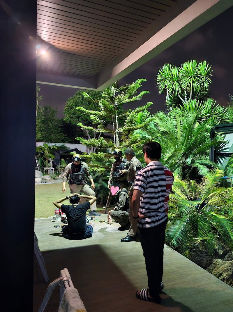 บัว สโรชา ผวาหนัก ! ชายชุดดำปีนเข้าบ้าน ค้นตัวพบของทำอึ้ง ซัดนโยบาย...เสรี