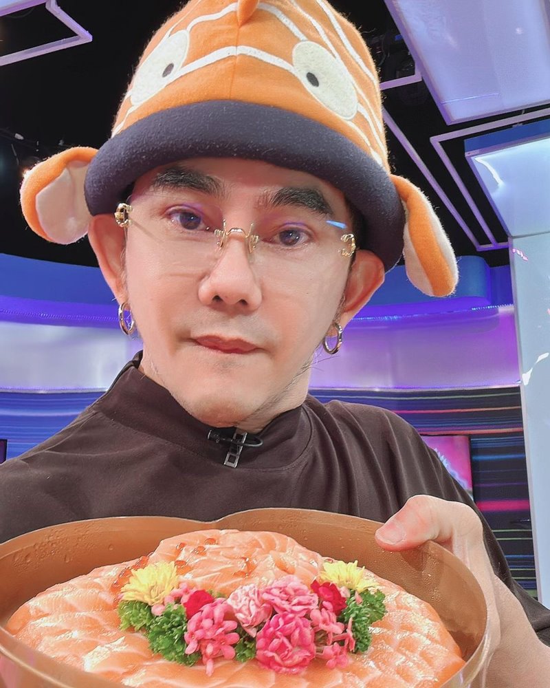 พชร์ อานนท์