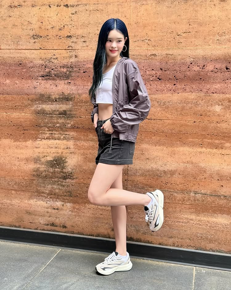 แอลลี่ อชิรญา กับแฟชั่นชุดเดินตลาดกลางคืนที่หัวหิน