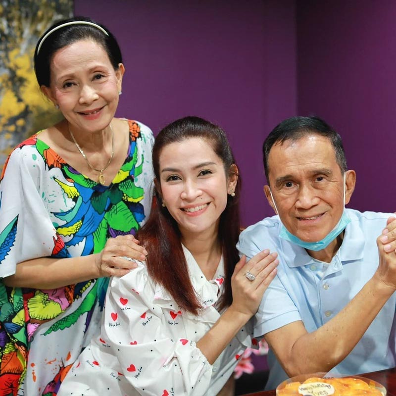 ต้อย เศรษฐา ศิระฉายา