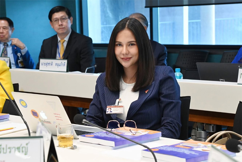 หมิว สิริลภัส