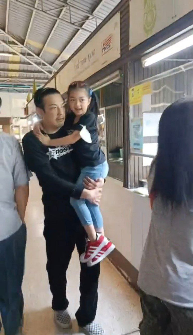 หนุ่ม ศรราม แค่อุ้มลูกก็เจอดราม่า