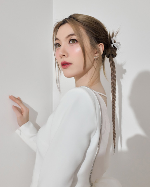 ส่องภาพอดีต-ปัจจุบัน ออม กรณ์นภัส นางเอกหน้าหมวย ยิ่งโตยิ่งสวย ออร่าพุ่งแรง