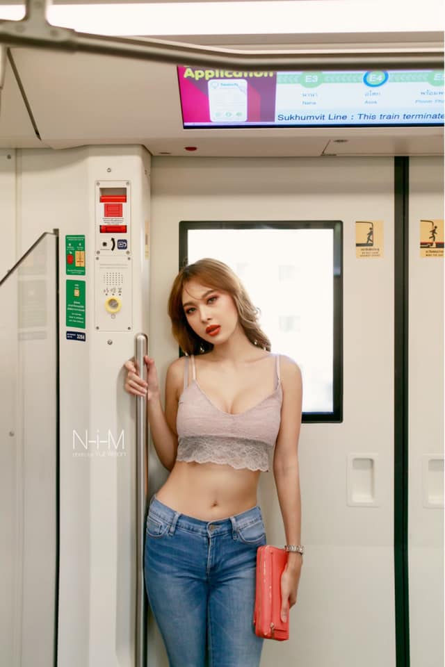 นิ่ม ธารินทร