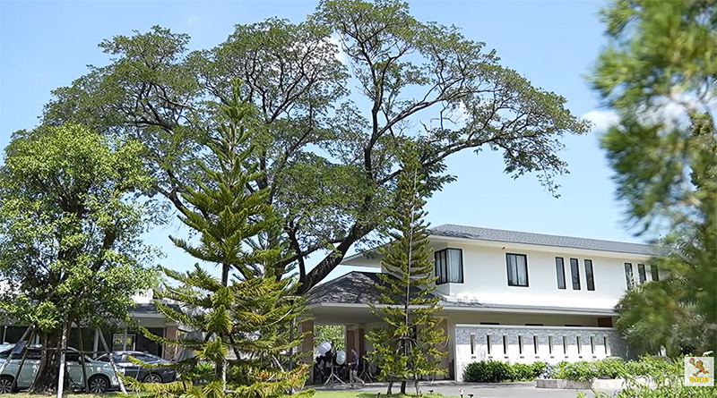 บ้านชาคริต